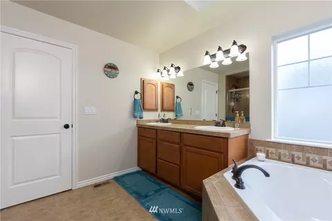 417 Bondgard Ave E, Enumclaw, WA 98022 photo 19