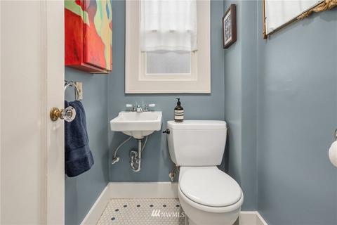 2272 E Howe St, Seattle, WA 98112 photo 16