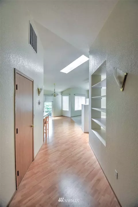 6039 Gresham Ln SE, Lacey, WA 98513 photo 2
