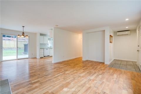 9207 SE 3rd Pl, Everett, WA 98208 photo 4