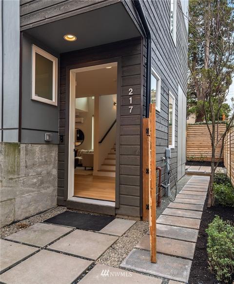 217 23rd Ave E, Seattle, WA 98112 photo 3