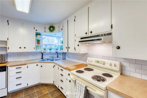 910 Myrtine St, Enumclaw, WA 98022 photo 8