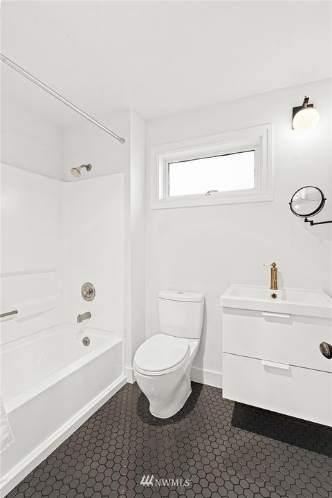 1122 E John St, Seattle, WA 98102 photo 21