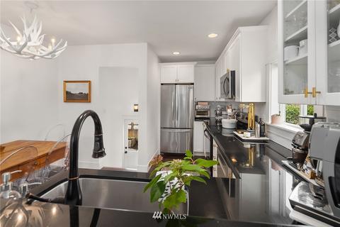 2504 E Pine St, Seattle, WA 98122 photo 11