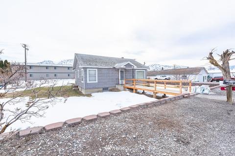 706 E Johnson Ave, Chelan, WA 98816 photo 2