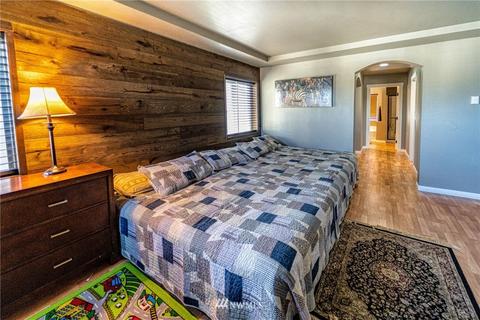 484 Petersen Dr E, Enumclaw, WA 98022 photo 10
