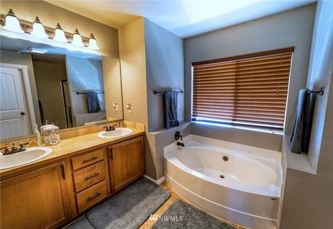 484 Petersen Dr E, Enumclaw, WA 98022 photo 12