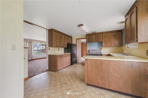 6828 Lower Ridge Rd, Everett, WA 98203 photo 4