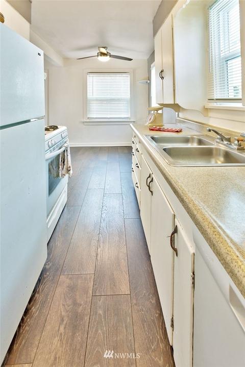 1309 E Marine View Dr, Everett, WA 98201 photo 12