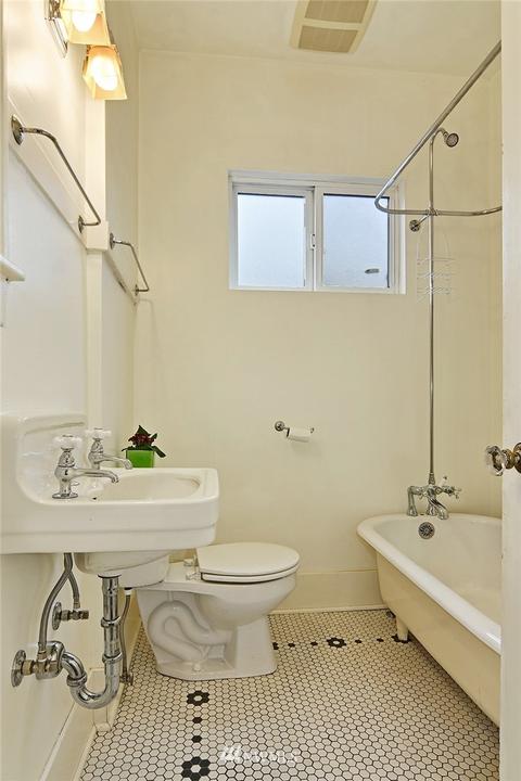 2302 E Pine St, Seattle, WA 98122 photo 12