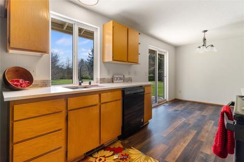 729 Tipsoo Loop S, Rainier, WA 98576 photo 11