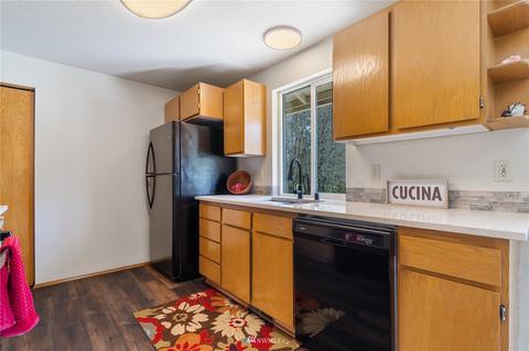 729 Tipsoo Loop S, Rainier, WA 98576 photo 10