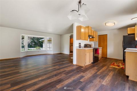 729 Tipsoo Loop S, Rainier, WA 98576 photo 9