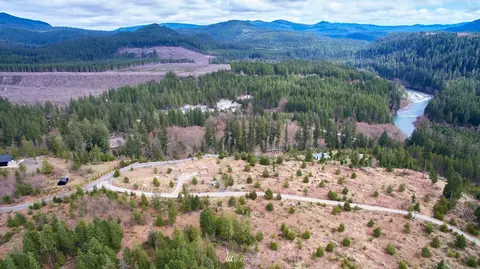 4 Bigfoot Blvd, Cougar, WA 98616