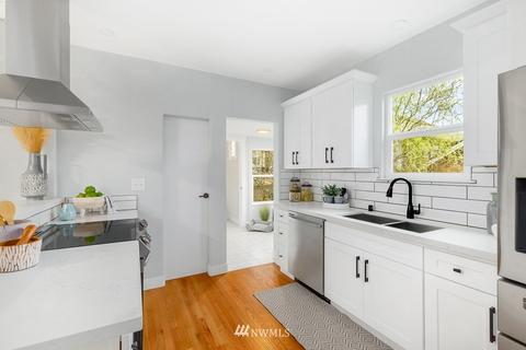 4674 Eastern Ave N, Seattle, WA 98103 photo 12