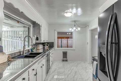 301 N Cabot Rd, Everett, WA 98203 photo 9