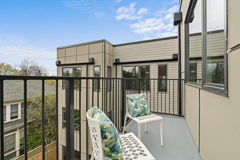 1622 E Thomas St, Seattle, WA 98112 photo 30