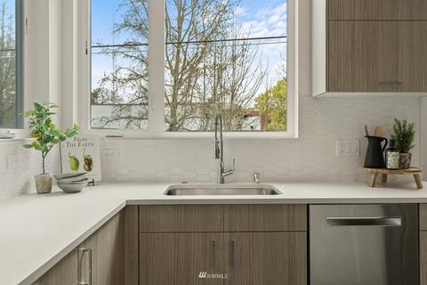 1622 E Thomas St, Seattle, WA 98112 photo 20