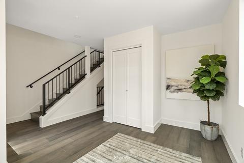 1622 E Thomas St, Seattle, WA 98112 photo 2