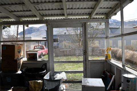214 E Chelan Ave, Chelan, WA 98816 photo 3