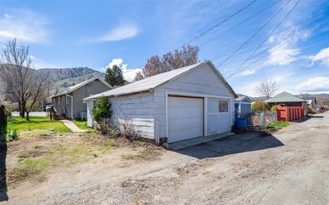 325 E Okanogan Ave, Chelan, WA 98816 photo 2
