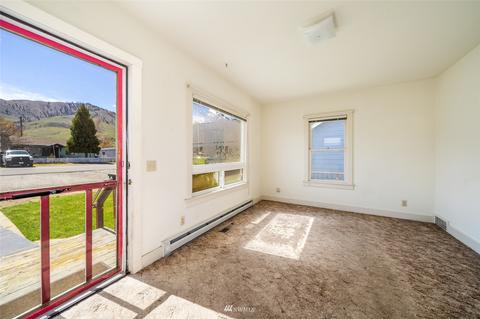 325 E Okanogan Ave, Chelan, WA 98816 photo 4