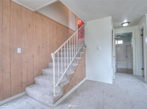 2070 Roosevelt Ave, Enumclaw, WA 98022 photo 3