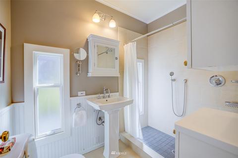 2736 Broadway E, Seattle, WA 98102 photo 25