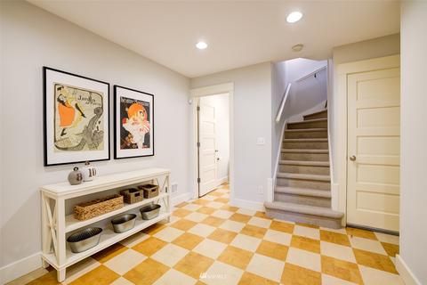 2736 Broadway E, Seattle, WA 98102 photo 32