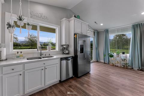 539 E 3rd St, Sumas, WA 98295 photo 16