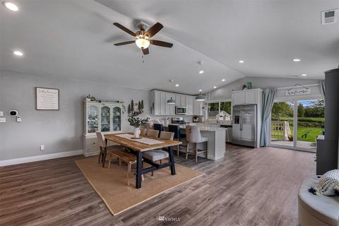 539 E 3rd St, Sumas, WA 98295 photo 10