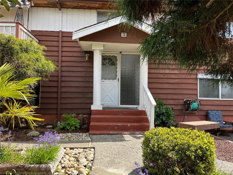  819 Sheridan Rd, Bremerton, WA 98310 photo 2
