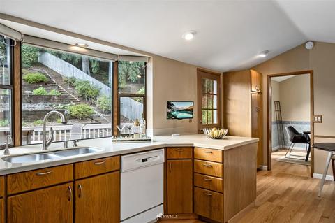 10625 NE 204th Pl, Bothell, WA 98011 photo 12