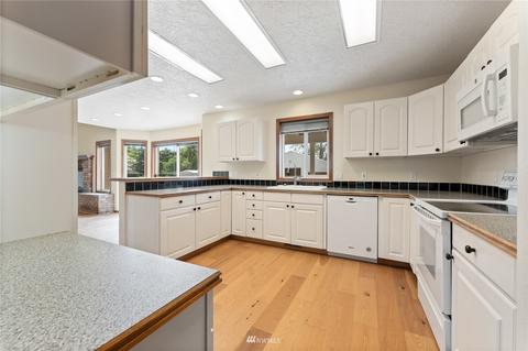 728 E Wapato Ave, Chelan, WA 98816 photo 6
