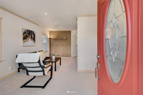 1028 Rockefeller Ave, Everett, WA 98201 photo 2