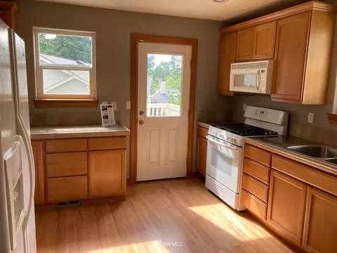 425 46th St SE, Everett, WA 98203 photo 2