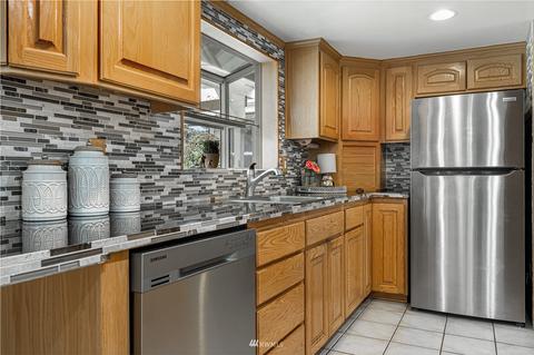1045 E Maple St, Kent, WA 98030 photo 9