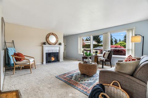 1045 E Maple St, Kent, WA 98030 photo 4