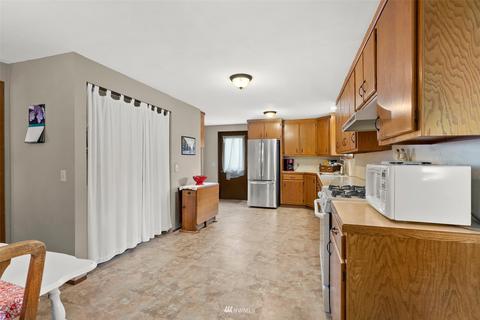 906 E Main St, Centralia, WA 98531 photo 9