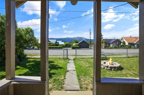 413 E Third St, Cle Elum, WA 98922 photo 3