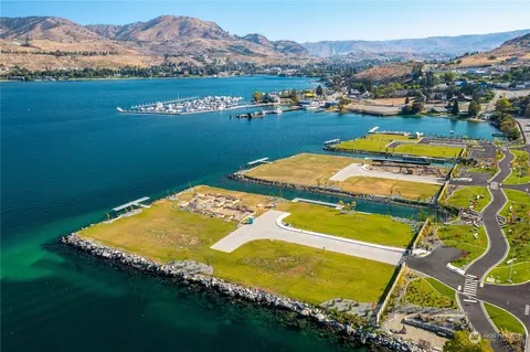 101 Burbot Ln, Chelan, WA 98816