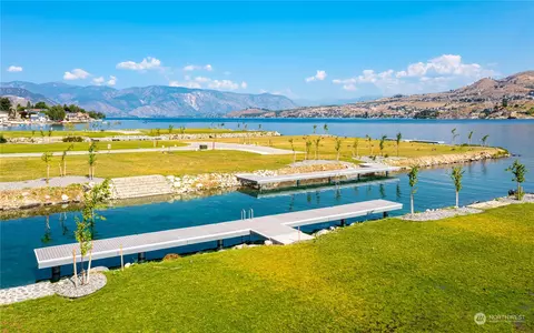102 Bass Ln, Chelan, WA 98816