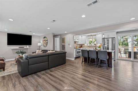 8852 NE 203rd Pl, Bothell, WA 98011 photo 2