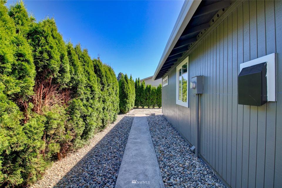  8802 14th St NE, Lake Stevens, WA 98258 photo 3