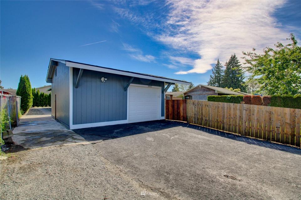  8802 14th St NE, Lake Stevens, WA 98258 photo 2
