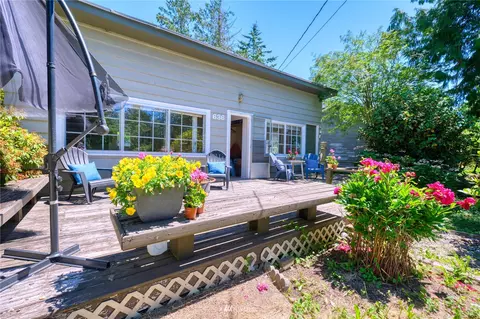 636 Bells Grv, Point Roberts, WA 98281
