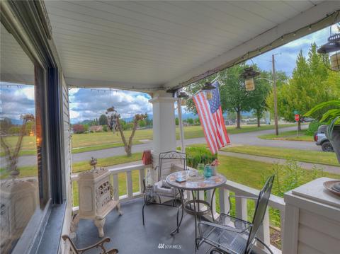 2048 Park St, Enumclaw, WA 98022 photo 2