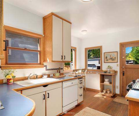 552 N 68th St, Seattle, WA 98103 photo 9