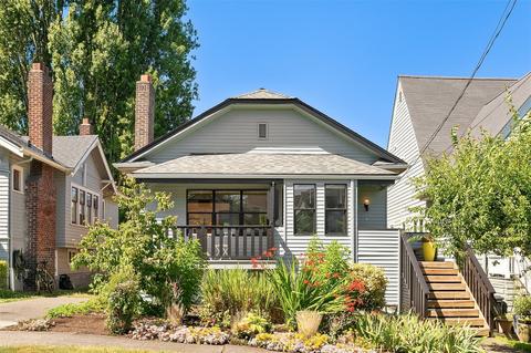 552 N 68th St, Seattle, WA 98103 photo 1