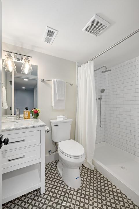 1122 N 84th St, Seattle, WA 98103 photo 20